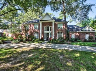 22215 Holly Lakes Dr, Tomball, TX 77377