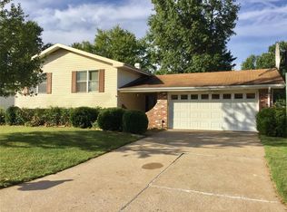 146 Lake Ridge Dr, Saint Peters, MO 63376