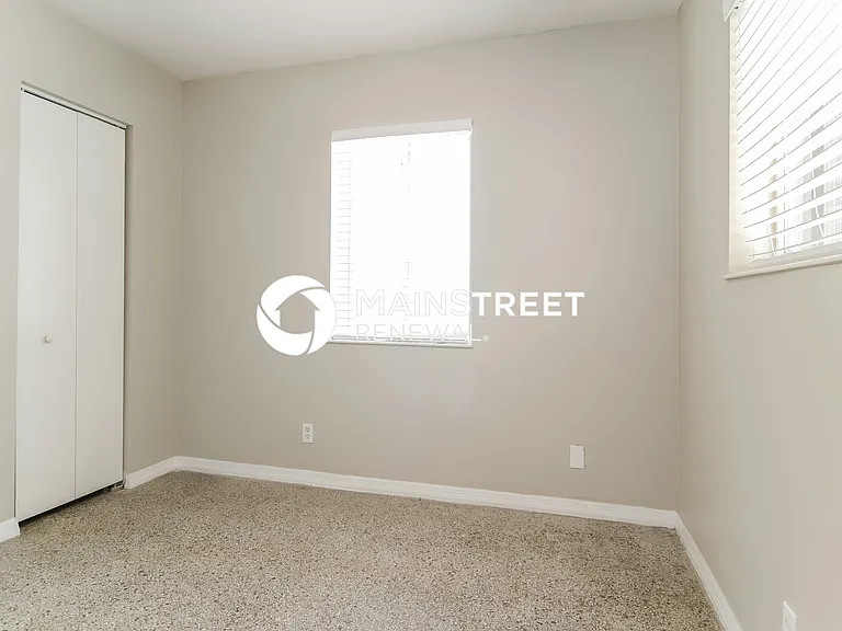 1407 N 57th Ave — Photo 11