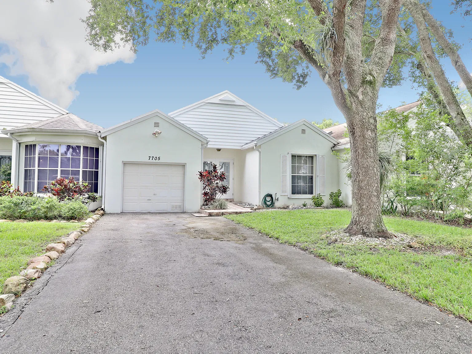 3 bed, 2.0 bath, 1379 sqft, $3,000 — Photo 1