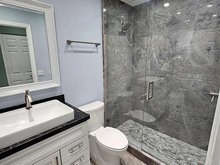 5770 Coach House Cir #F — Photo 12