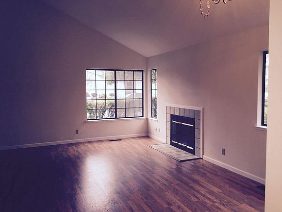 3rd image of 165 Hope Dr