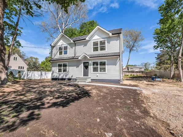 20 Lehigh Avenue, Centereach, NY 11720