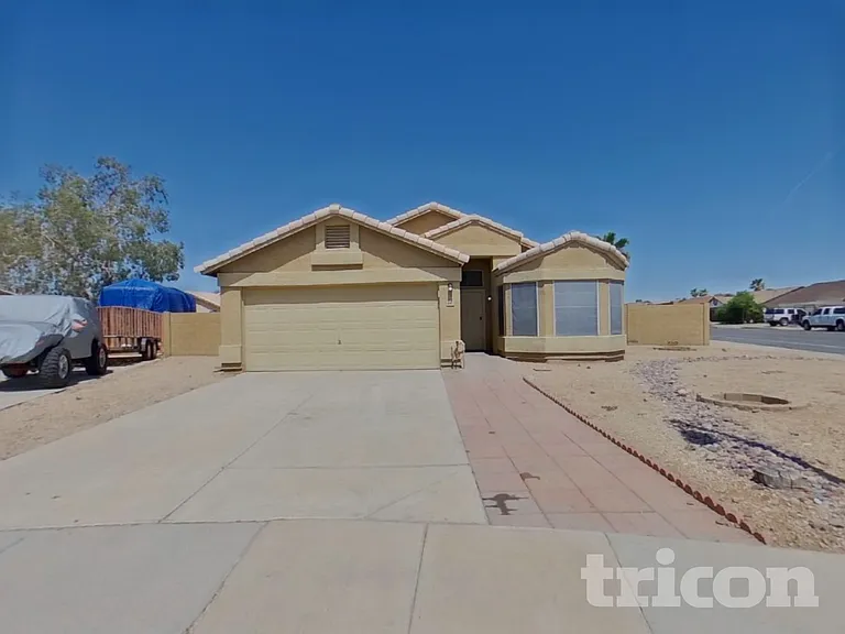 9002 W Palm Ln — Photo 1