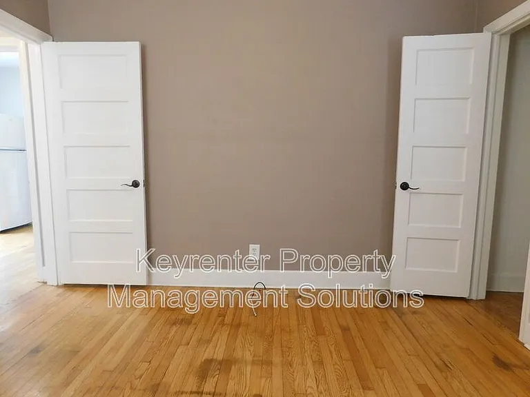 325 James Ave — Photo 17