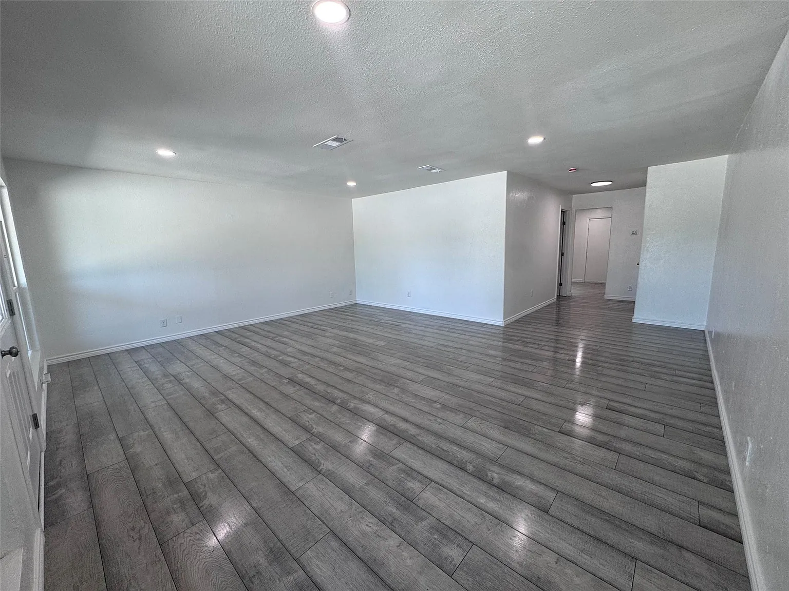 1 bed, 1.0 bath, 680 sqft, $1,200 — Photo 4