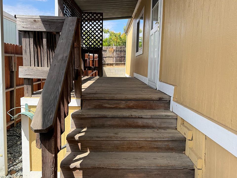 2nd image of 5854 Park Cir