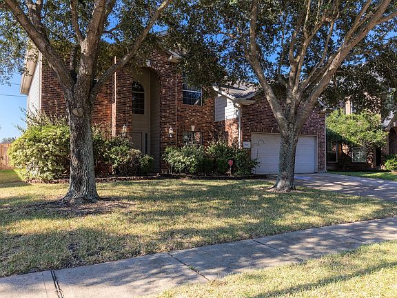 2nd image of 19527 Fernhaven Dr