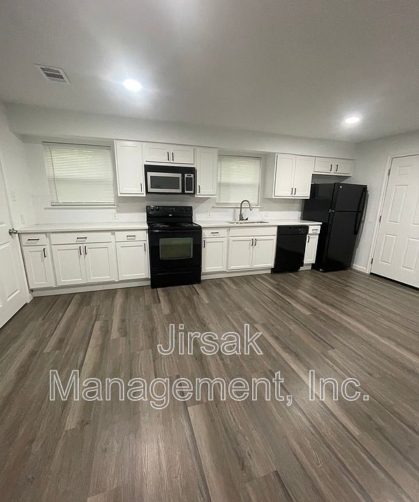 2nd image of 241 3rd St NE