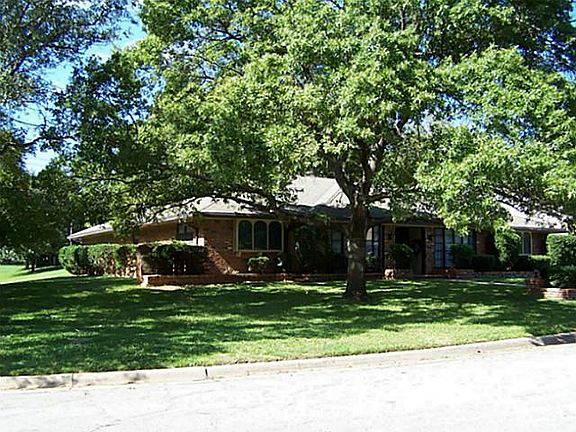 2nd image of 1816 Hillvalley Dr