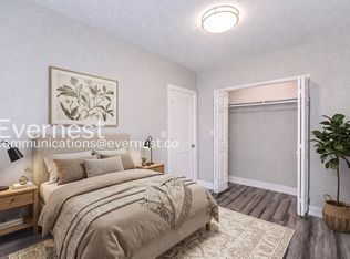 3040 N Southport Ave APT 1F, Chicago, IL 60657