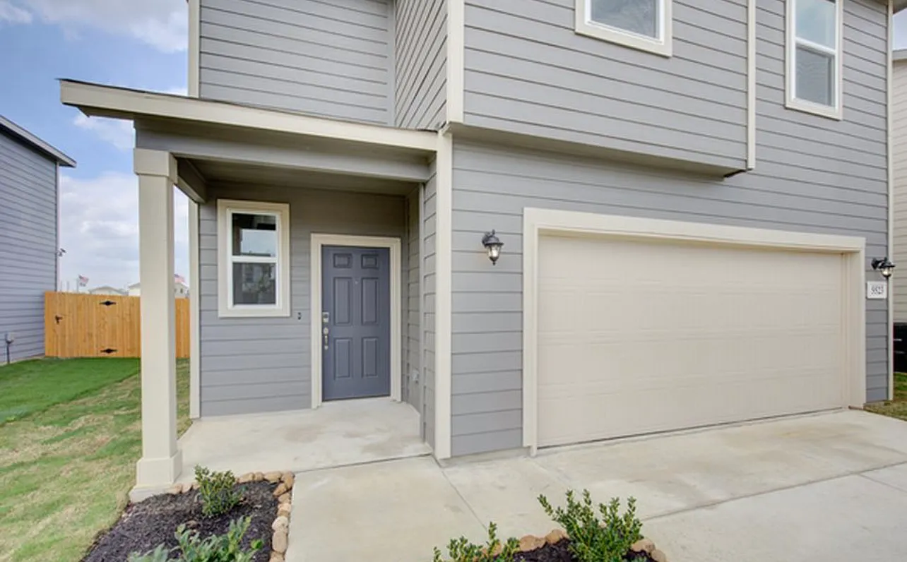 3 bed, 1948 sqft, $1,999 — Photo 2