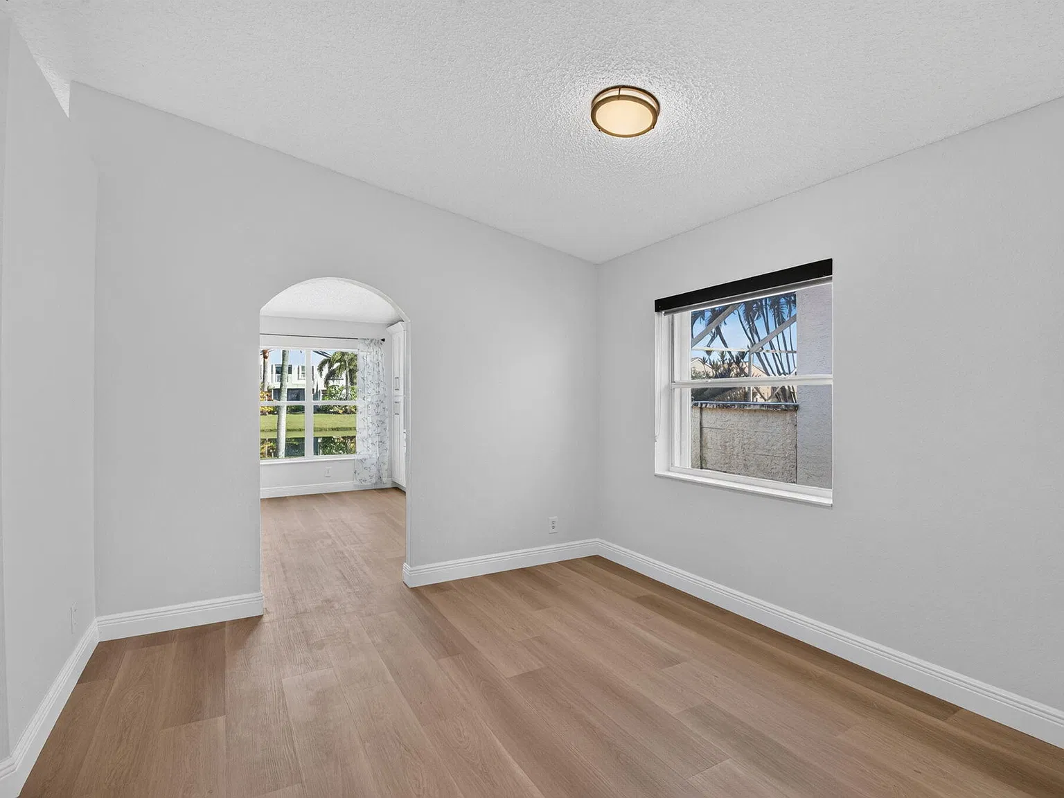 3 bed, 2.0 bath, 1864 sqft, $4,000 — Photo 4