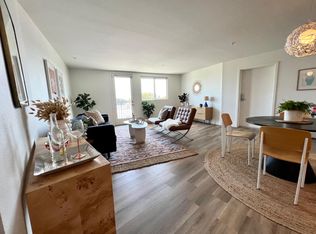 5210 W Olympic Blvd APT 101, Los Angeles, CA 90036