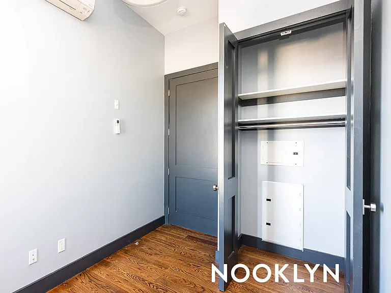 269 Meserole St #3A — Photo 7