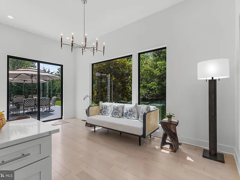 1513 Oakview Dr — Photo 33