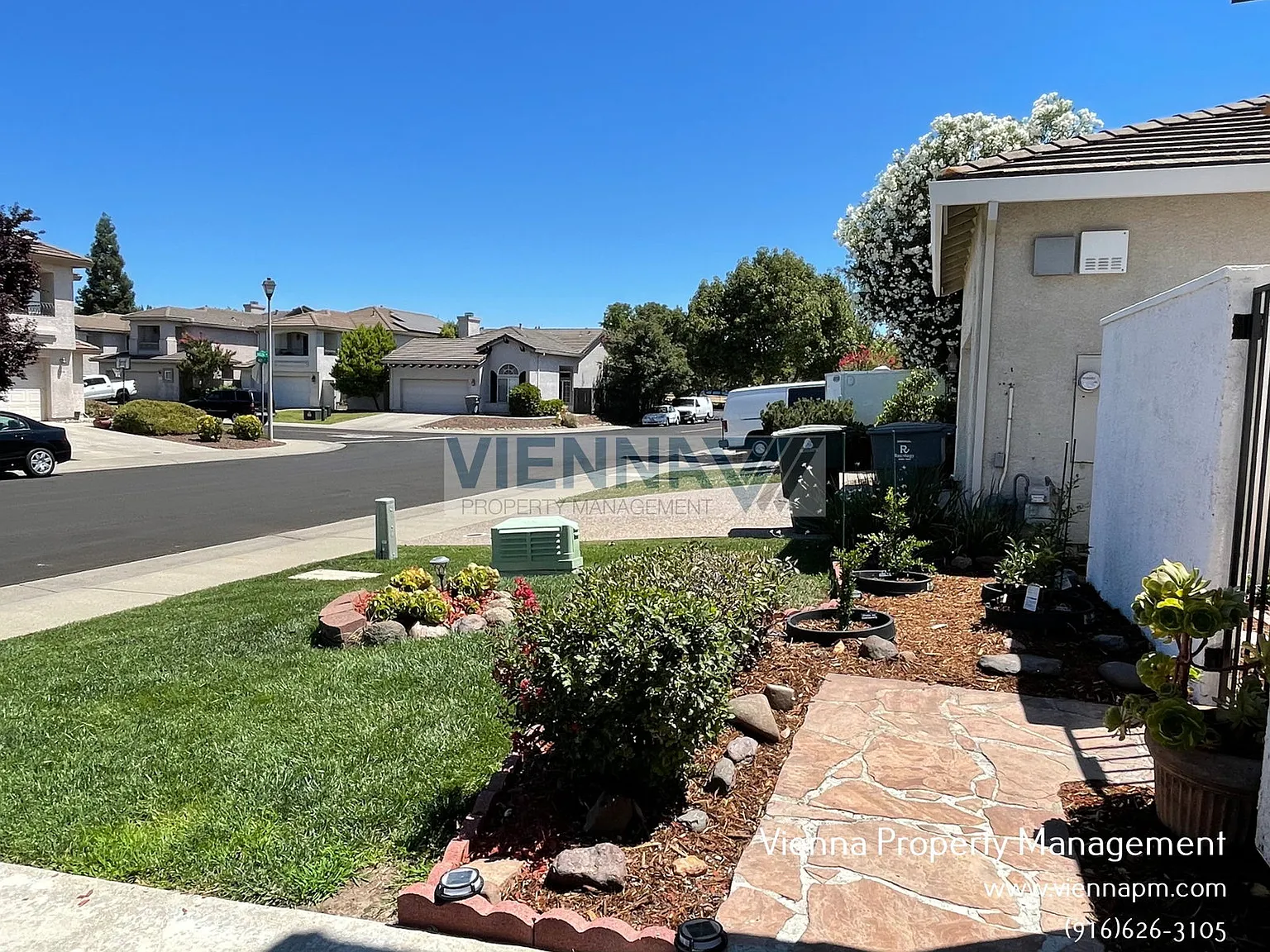 3 bed, 2.5 bath, 1645 sqft, $2,650 — Photo 3