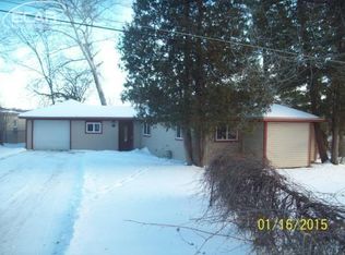 11473 Barnum Lake Rd, Fenton, MI 48430