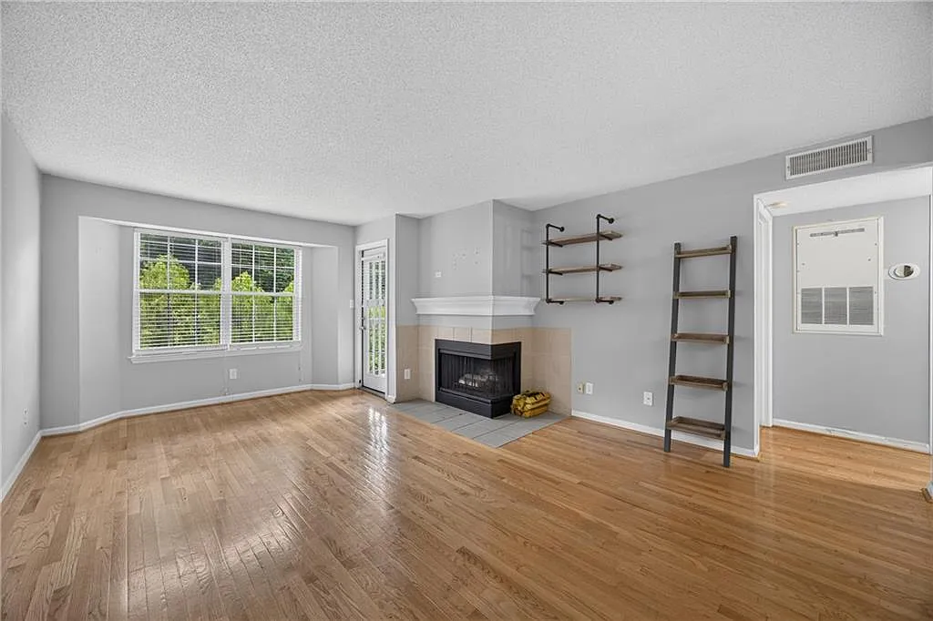 1 bed, 1.0 bath, 690 sqft, $1,700 — Photo 3