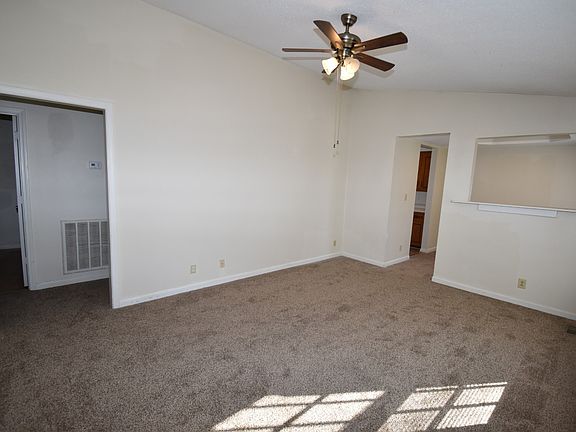 3rd image of 523 Mallory Dr