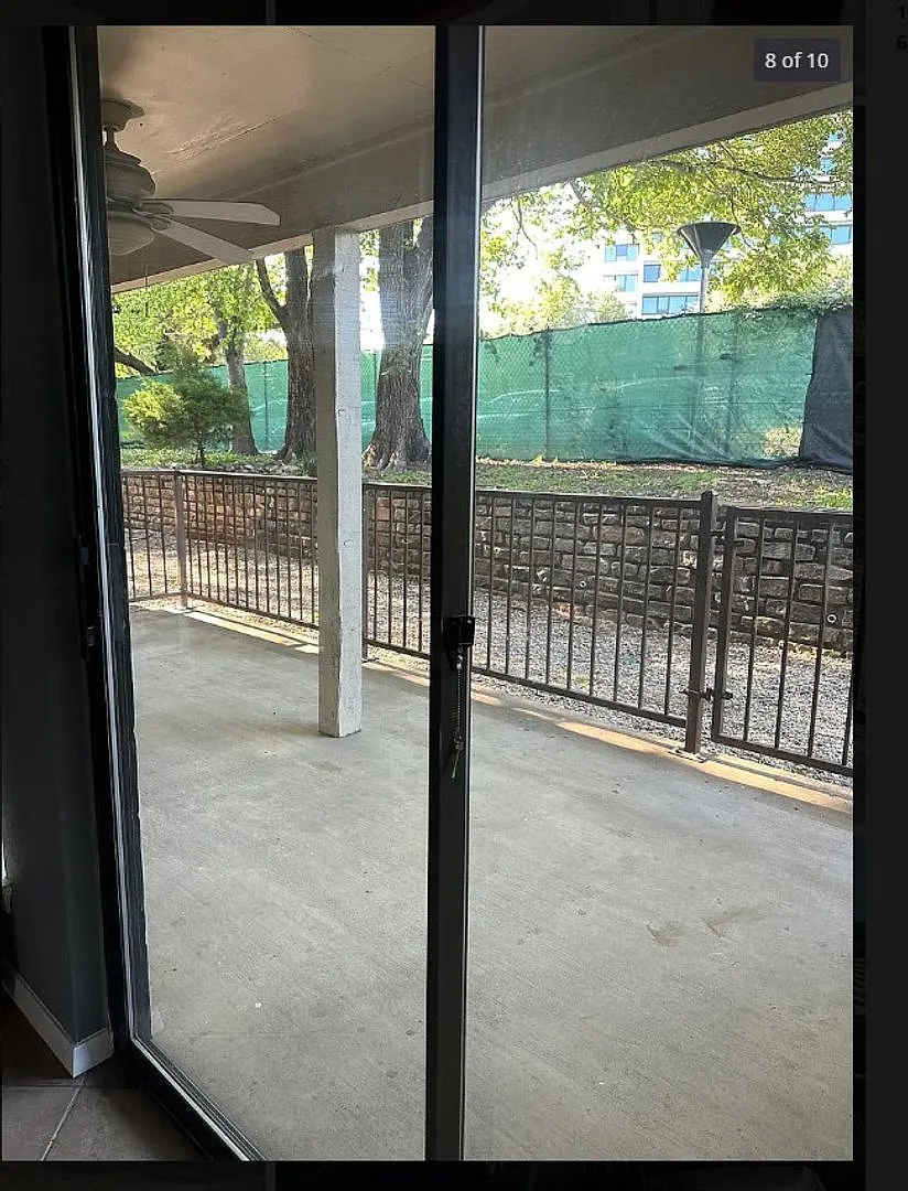 Room in 2 Bedroom Home in Dallas — Photo 3