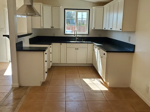 2790 W Luna Dr, Riverdale, CA 93656