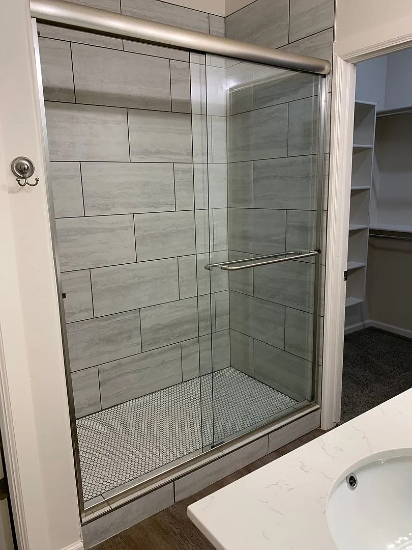3 bedroom, 2.5 bathroom, 2 car garage Gated Neighborhood — Photo 3