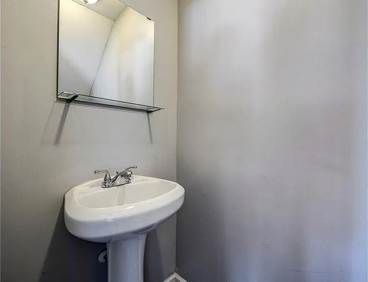 993 Washington St SW — Photo 6