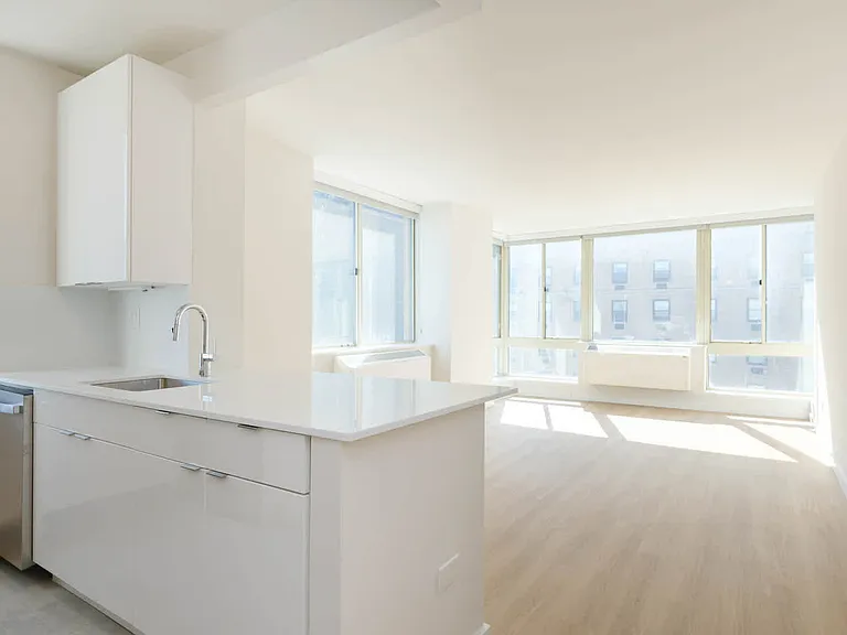 305 W 50th St #19C — Photo 15