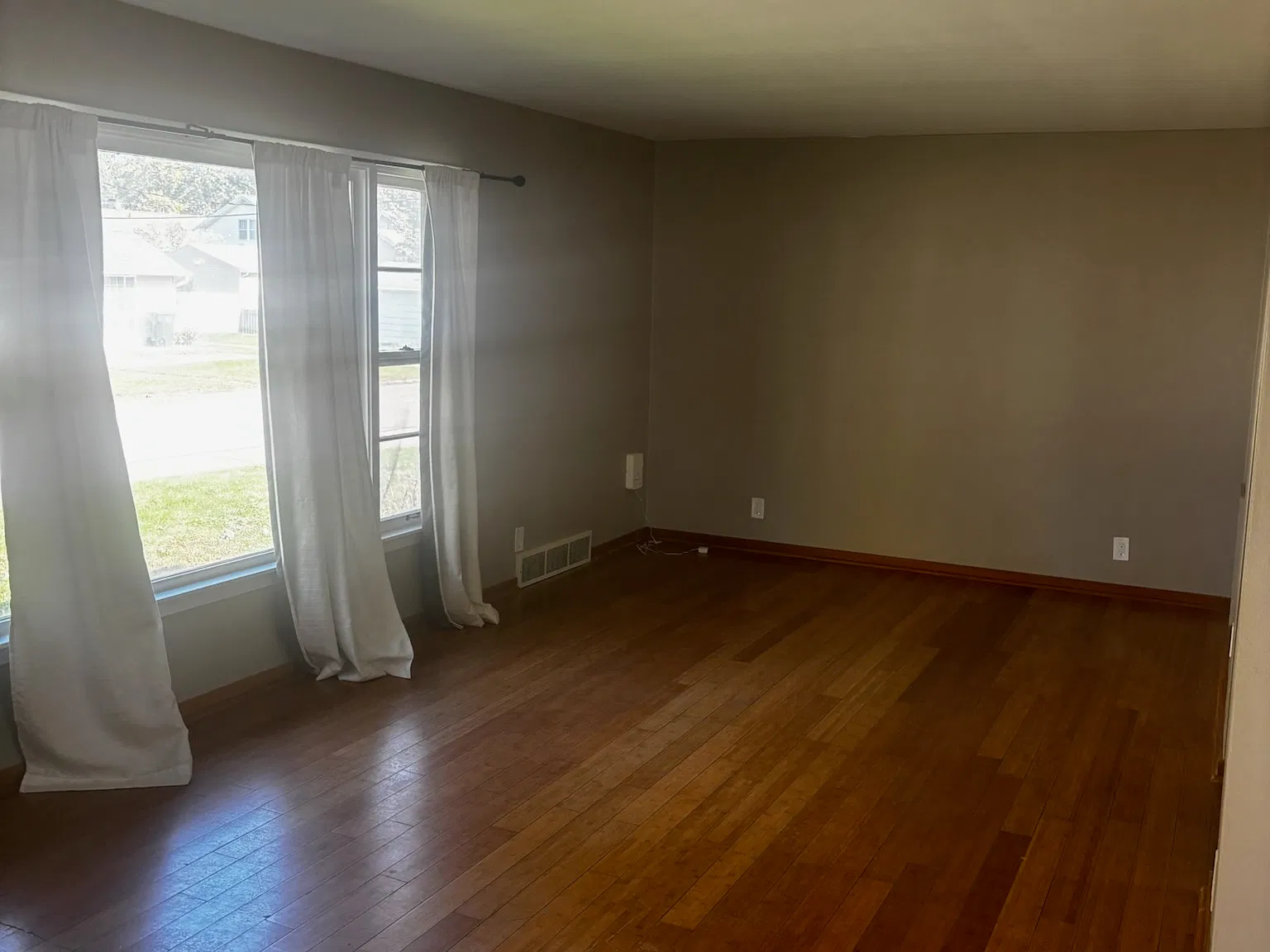 3 bed, 1352 sqft, $1,450 — Photo 2