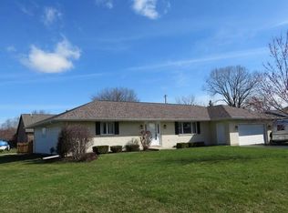 930 E Oak St, Silver Lake, WI 53170
