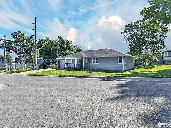 3rd image of 332 9th St