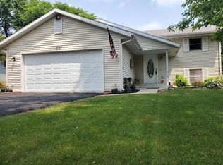 516 Bounty Dr NE, Poplar Grove, IL 61065