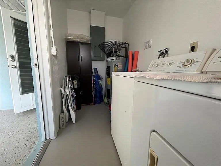 401 Shore Rd — Photo 14