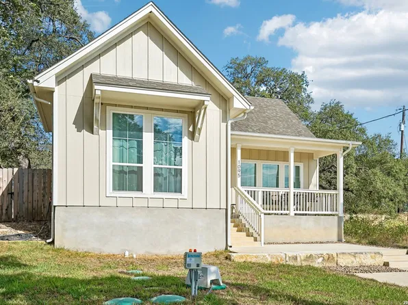 1095 DIAMONDHEAD DR, Canyon Lake, TX 78133