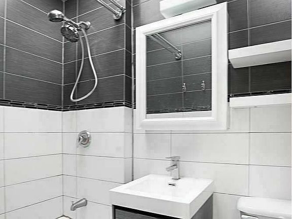 4th image of 2032 2nd Ave APT 2