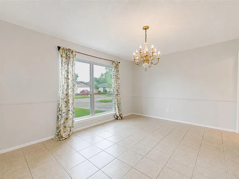 10123 Kent Towne Ln — Photo 7