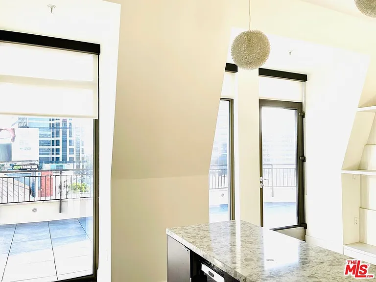1122 Gayley Ave #408 — Photo 2