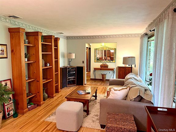 2nd image of 33A Hillside Avenue