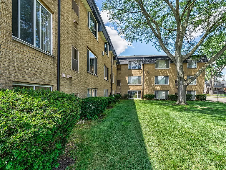 Fernwood Apartments — Photo 29