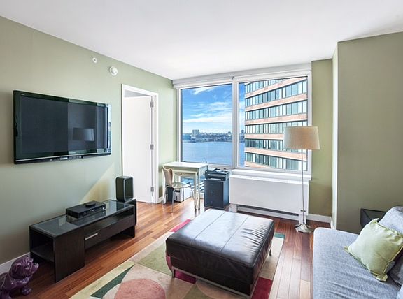 4th image of 620 W 42nd St APT 17b