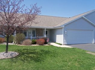 456 Wyldewood Dr UNIT B, Oshkosh, WI 54904