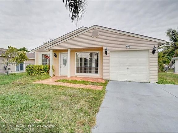 Home For Sale In Country Park