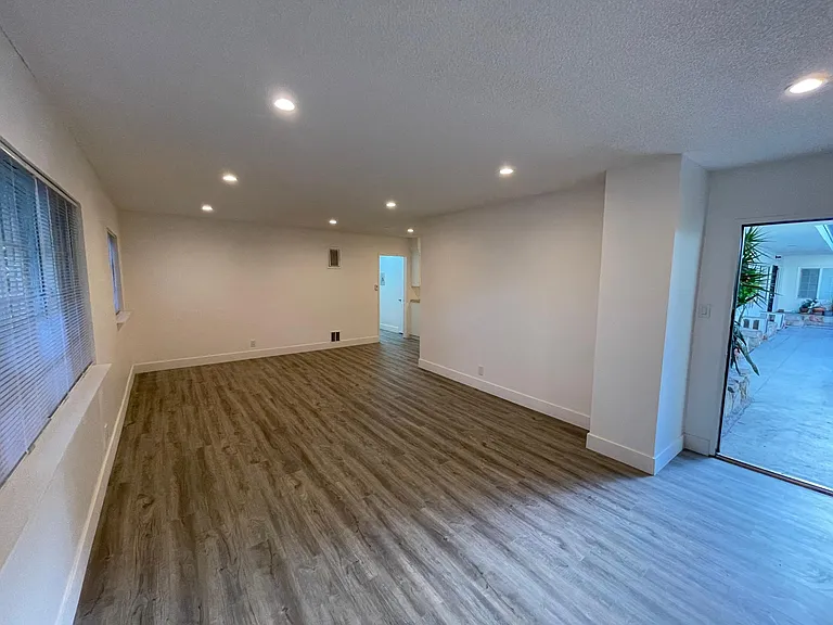 829 N San Vicente Blvd #8 — Photo 5