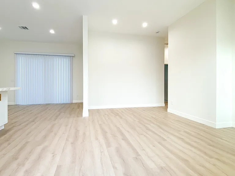 11933 Stagg St #B — Photo 3