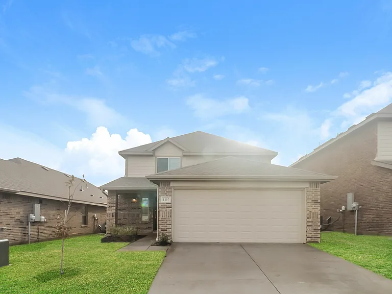 1407 Matthew Dr — Photo 1