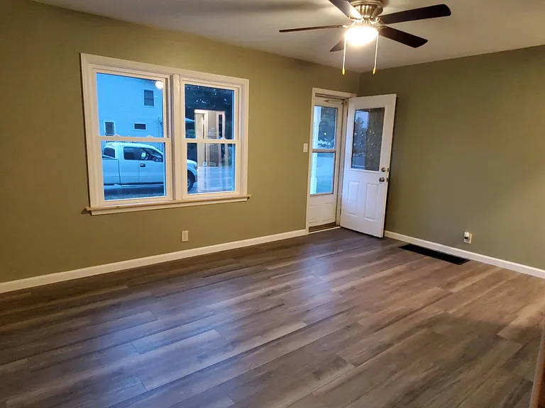 602 W Indiana Ave — Photo 3