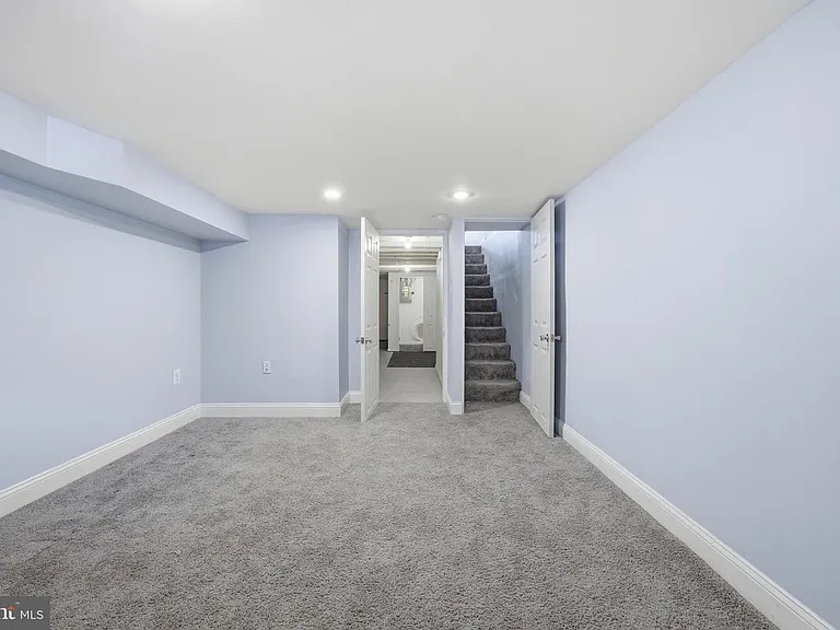 122 N Ellwood Ave — Photo 22