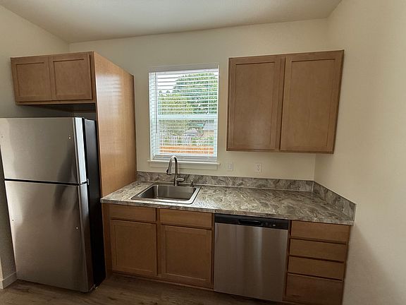 4th image of 1120 SE Walnut St #A