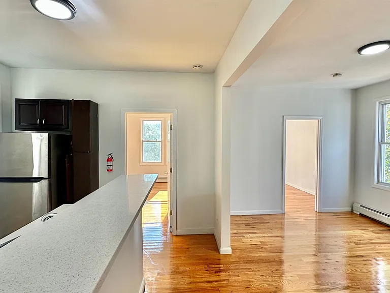 245 Duncan Ave #4 — Photo 10